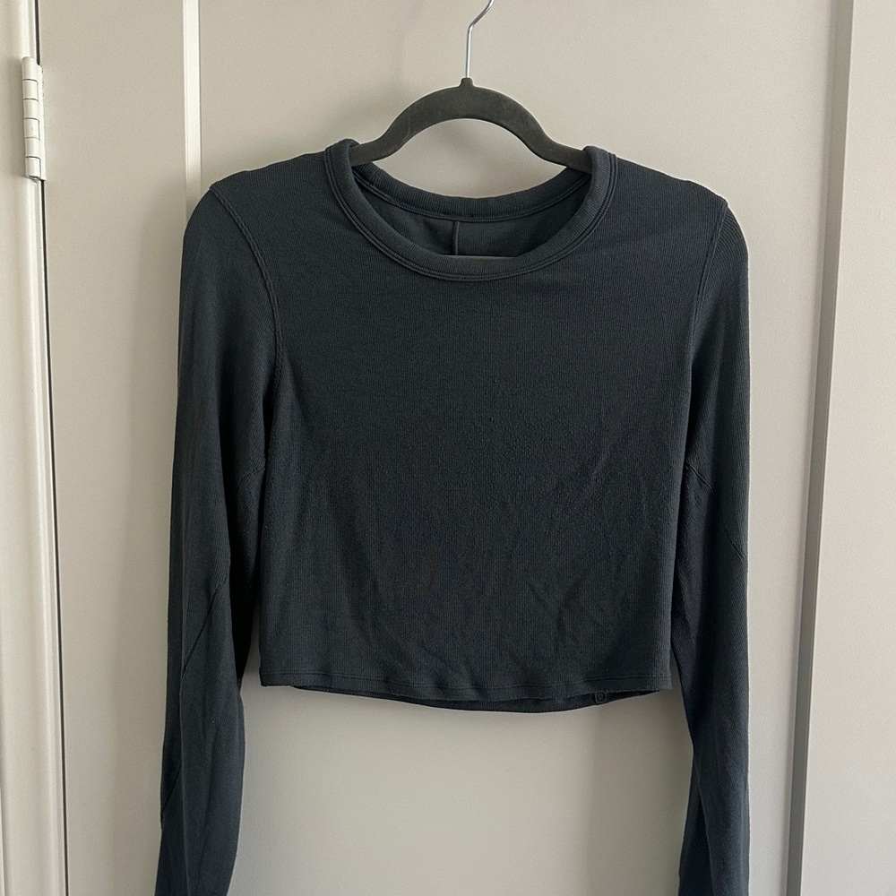 Lululemon cropped hold tight long sleeve top